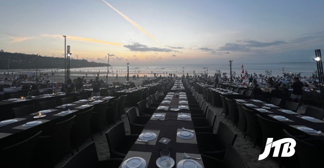 TOUR OPERATOR GATEWAY - Elegant Beachside Dinner Setup with Sunset Views at Jimbaran Beach