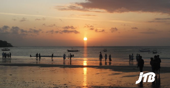TOUR OPERATOR GATEWAY - Stunning Sunset at Jimbaran Beach Captured on a Perfect Bali Evening