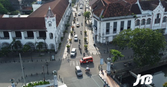 TOUR OPERATOR GATEWAY - Aerial view of Semarang's historic district showcasing colonial architecture