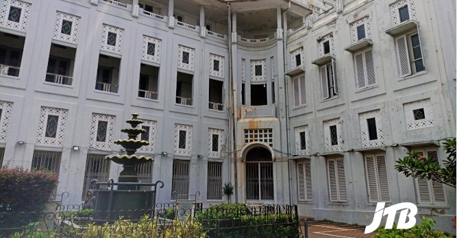 TOUR OPERATOR GATEWAY - Beautiful historic courtyard of an old colonial building in Semarang
