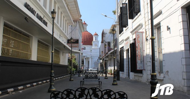 TOUR OPERATOR GATEWAY - Charming alleyway leading to Gereja Blenduk in Semarang