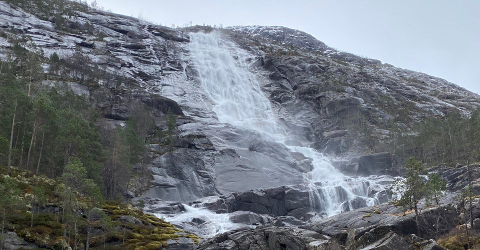 Akrafjord und Wasserfall Langfoss