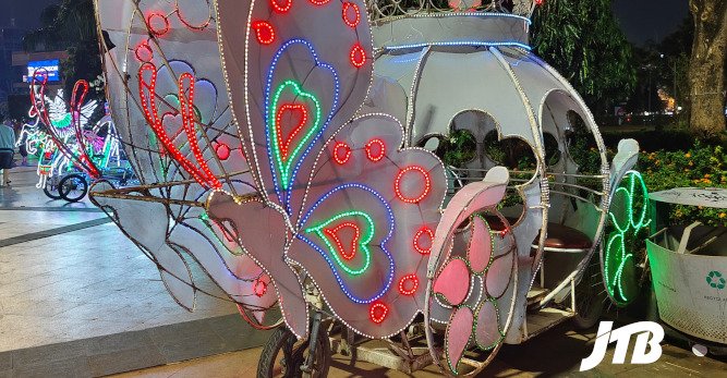 TOUR OPERATOR GATEWAY - A butterfly-themed lit carriage adds a whimsical touch to the night