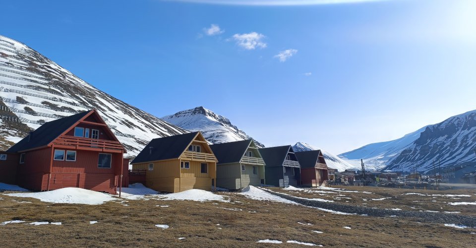 Komm an Land: Zu Fuß Longyearbyen entdecken und arktisches Polar-Bier