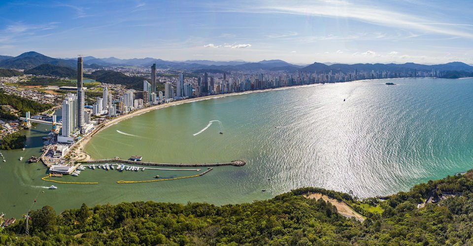 Seilbahnfahrt auf den Aguada Hügel, Wanderung und Strand