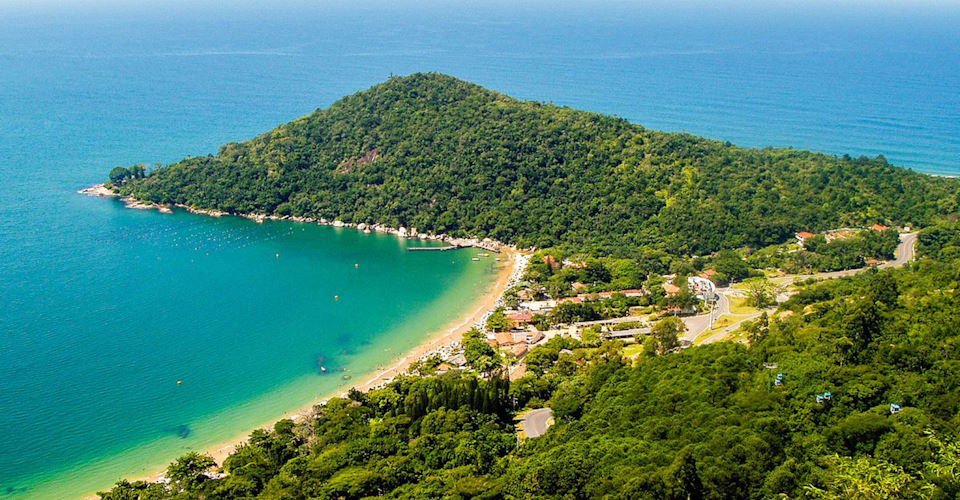 Mit dem Boot zum Strand von Laranjeiras