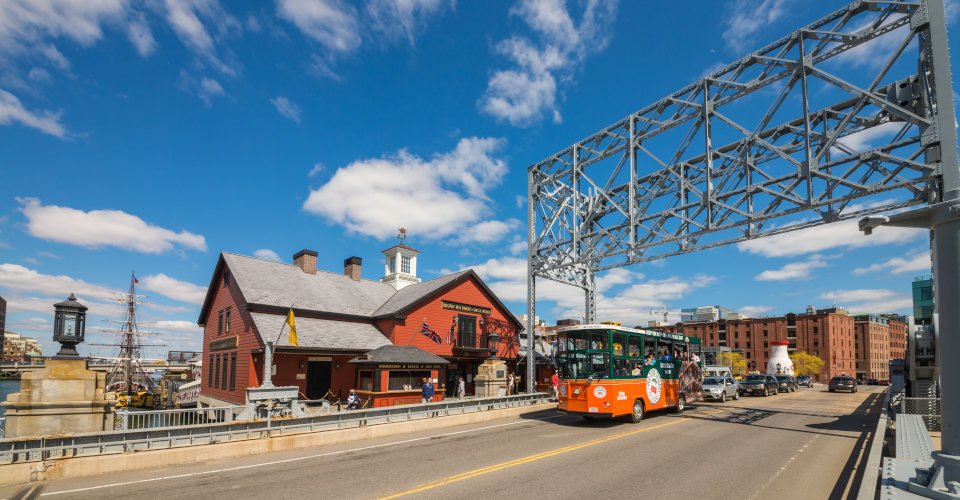 Stadtrundfahrt im historischen Hop-on-Hop-off-Bus und Freizeit