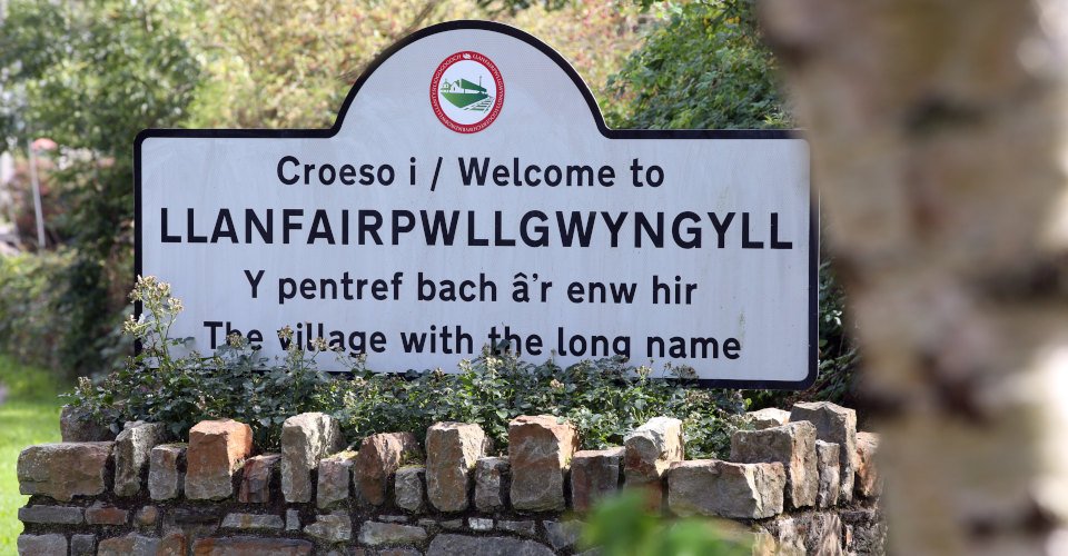 Llanfairpwllgwyngyllgogerychwyrndrobwllllantysiliogogogoch , Anglesey,  signage
