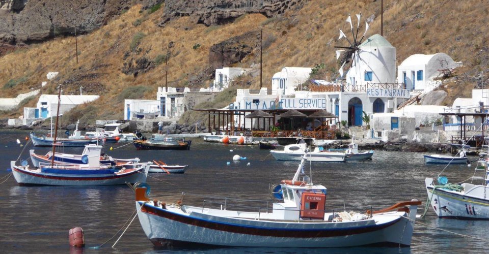 Im traditionellen Holzboot zu den Steilklippen