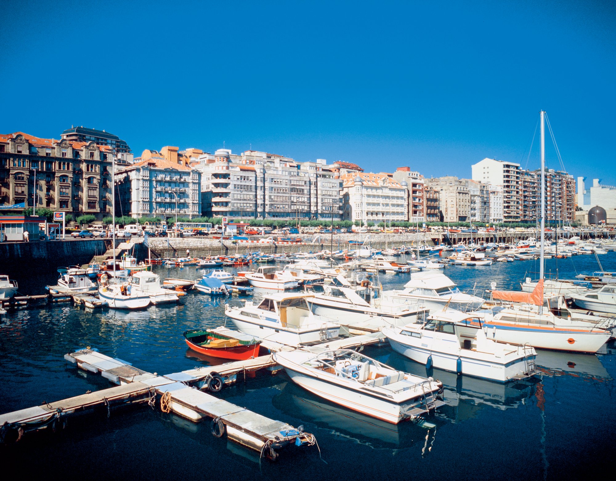  Das "Veles e Vents“ in Valencias Yachthafen ist ein weiteres Meisterwerkt moderner Architektur.​