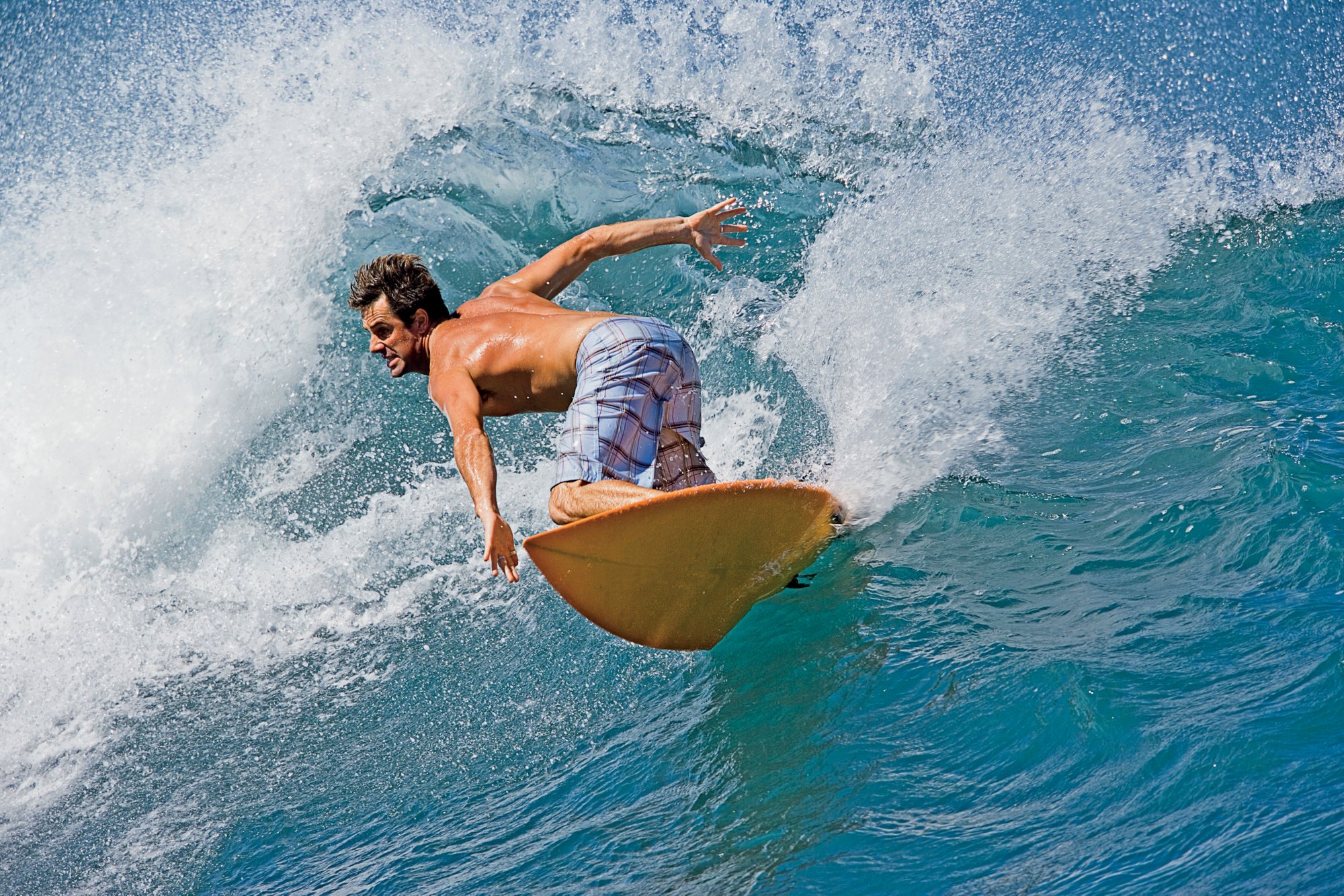 USA, Hawaii, Maui, man surfing