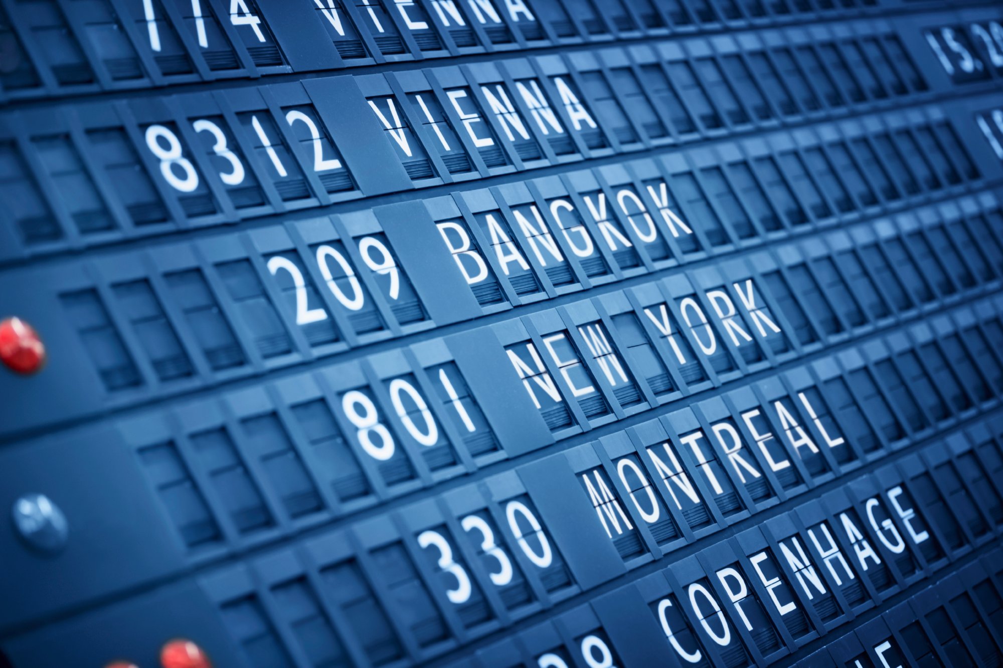 Flughafentafel mit den Abflügen