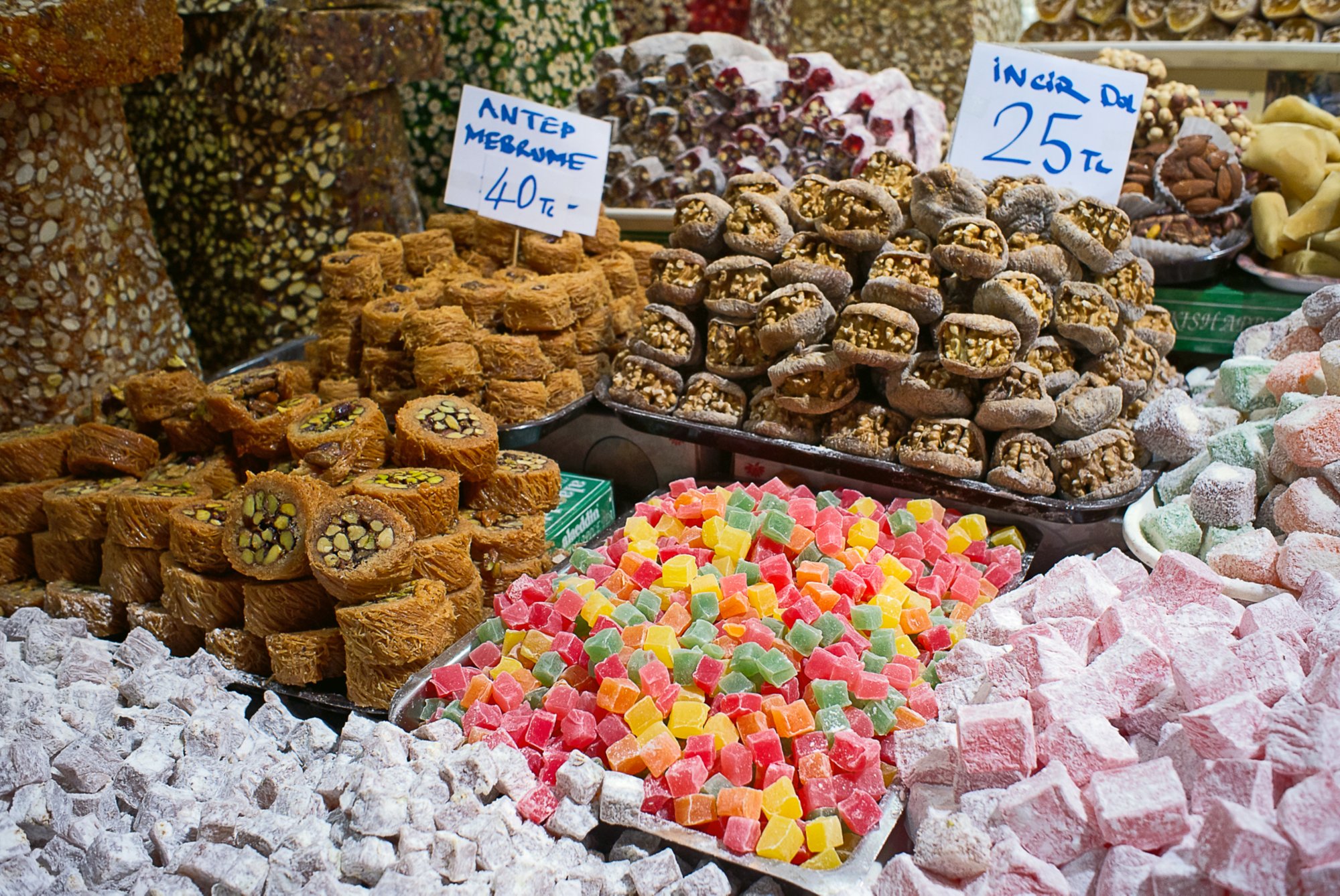 Soukstand mit Gebäck und Süßwaren 