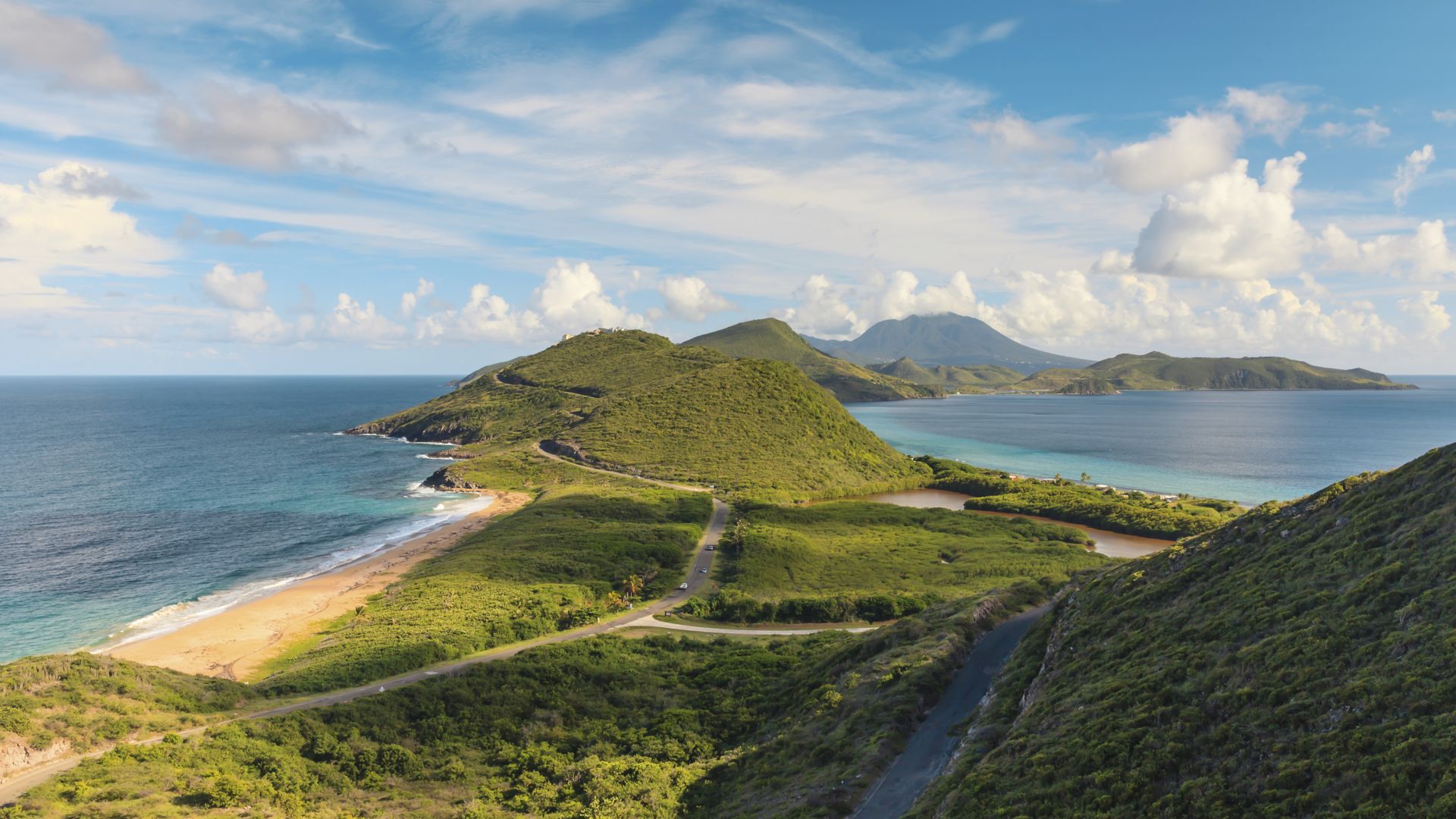 Blick auf Küste und Meer