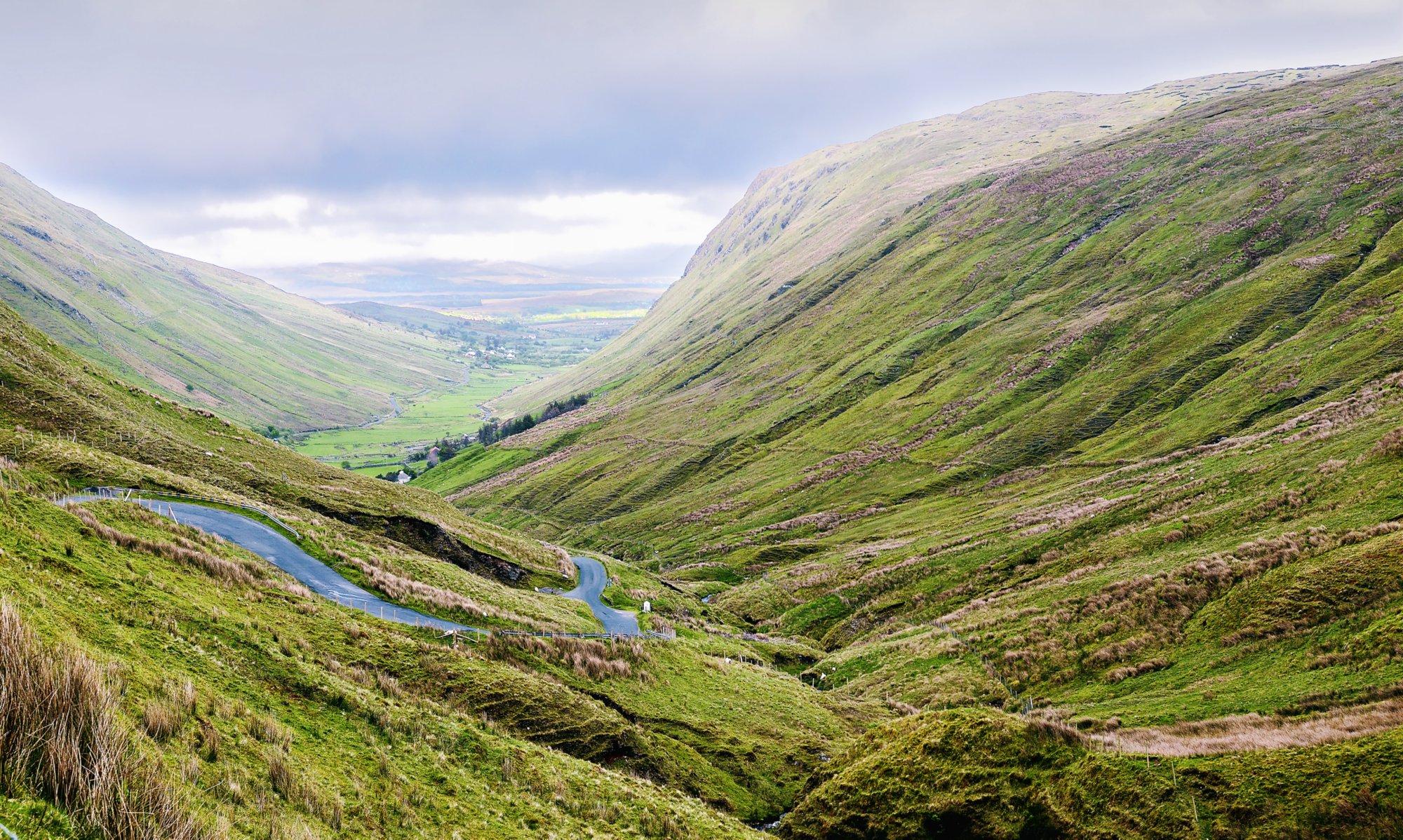 From Glencolumbkille a road heads inland towards Ardara, through the wild and picturesque Glengesh Pass where the road meanders through sloping mountainous terrain.