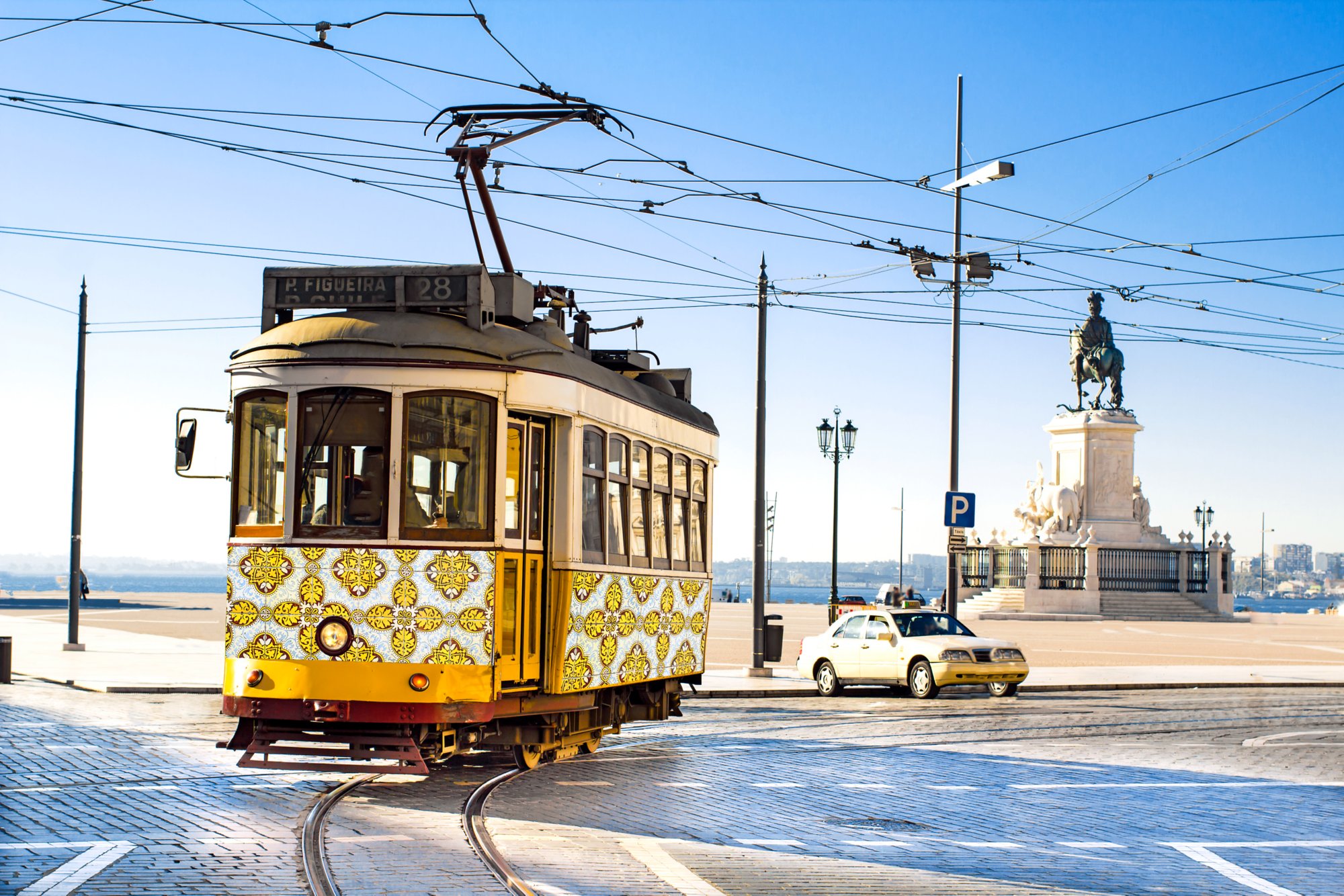 Typische Straßenbahn in Lissabon