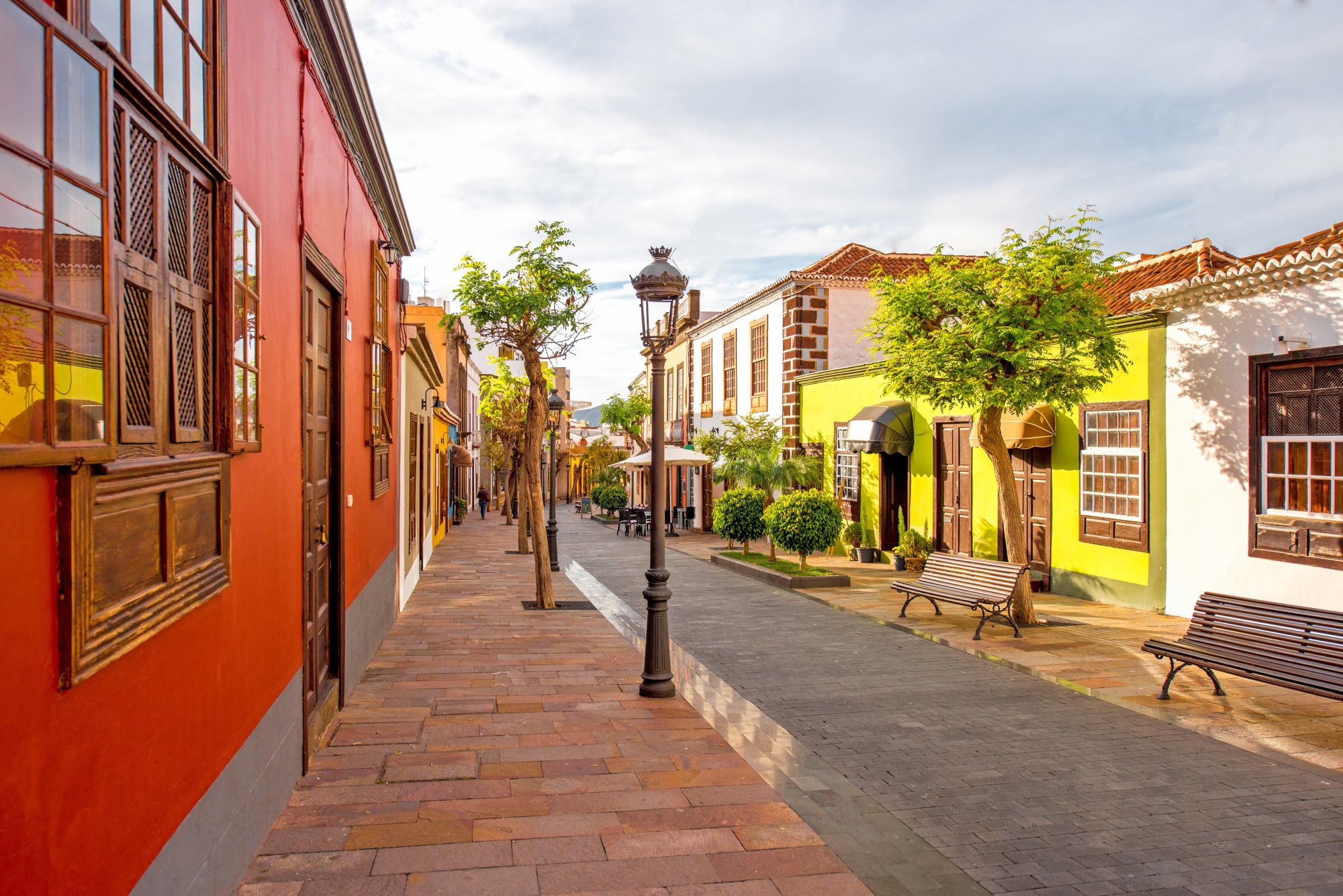 Bunte Gebäude im Zentrum der Stadt Los Llanos auf der Insel La Palma, Spanien