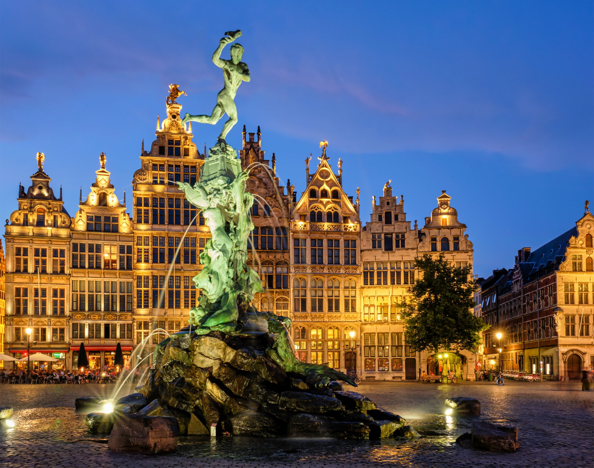 Blick auf den Brabobrunnen in Antwerpen