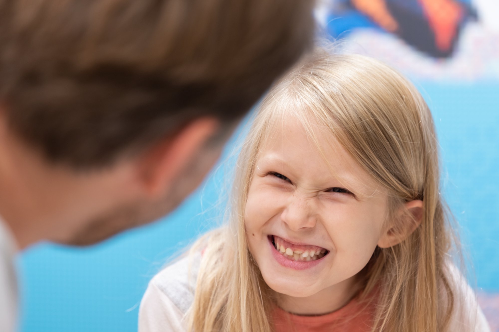 Kleines Mädchen lächelt