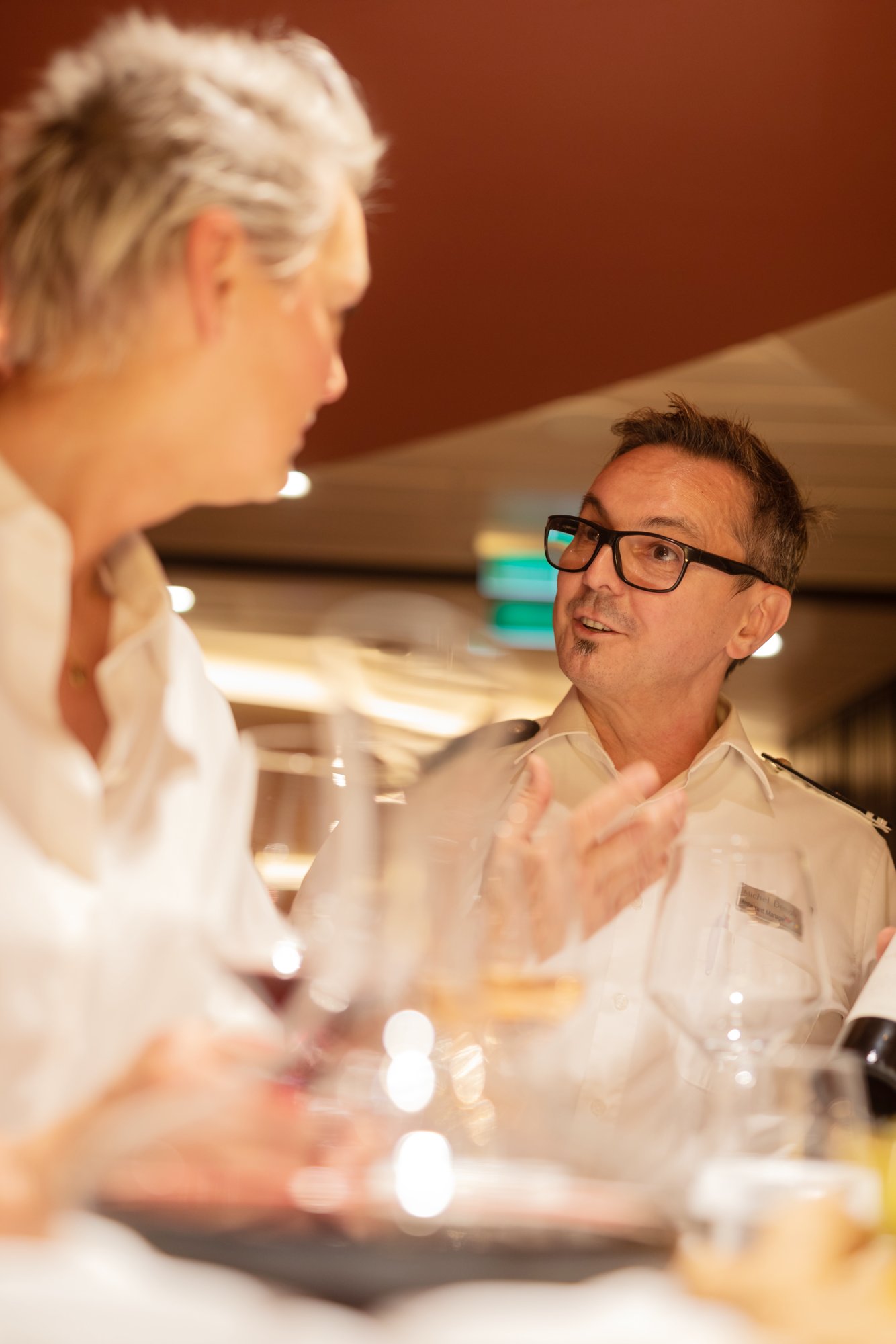 AIDA crew member serves drinks to guests