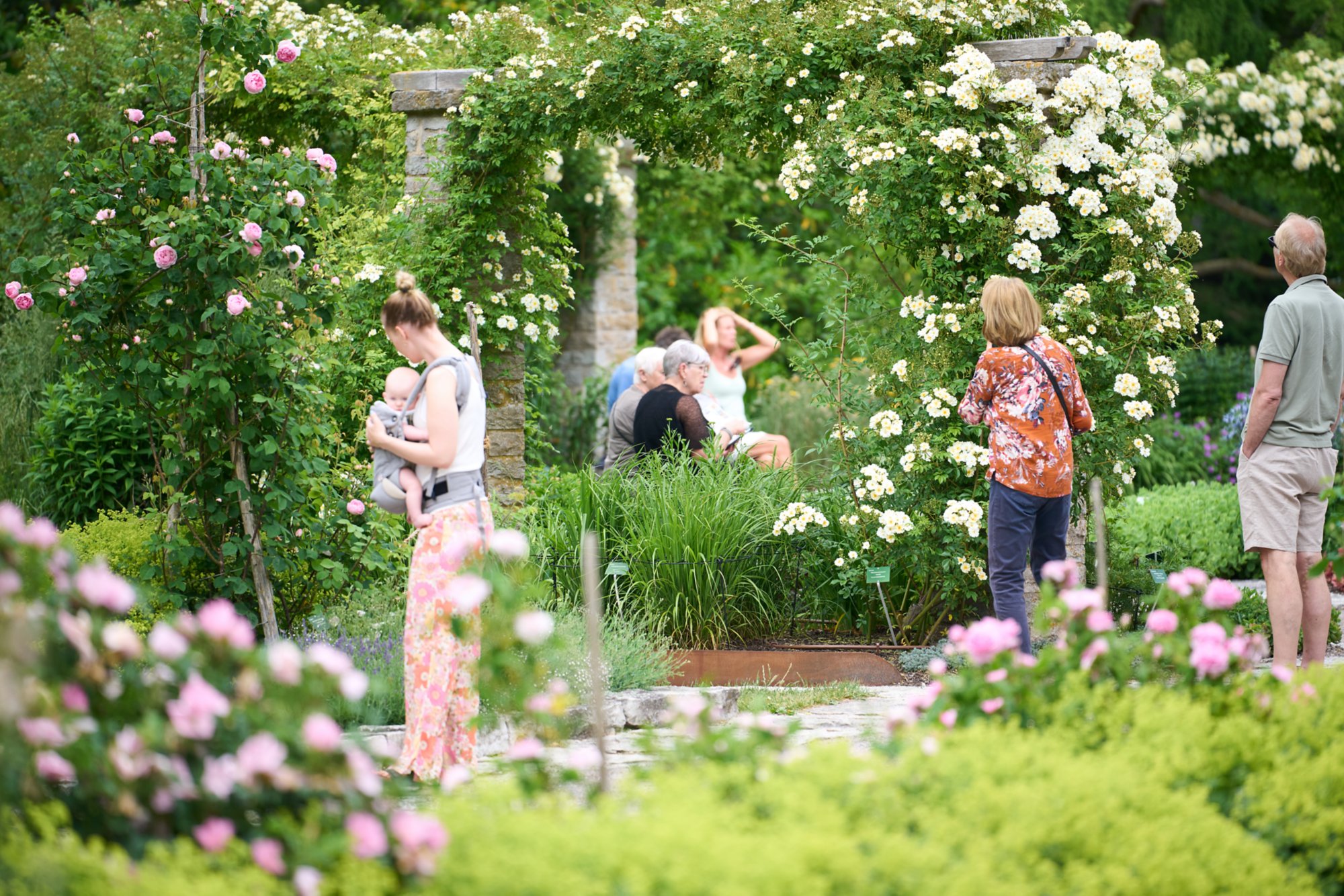 Menschen in einem Garten