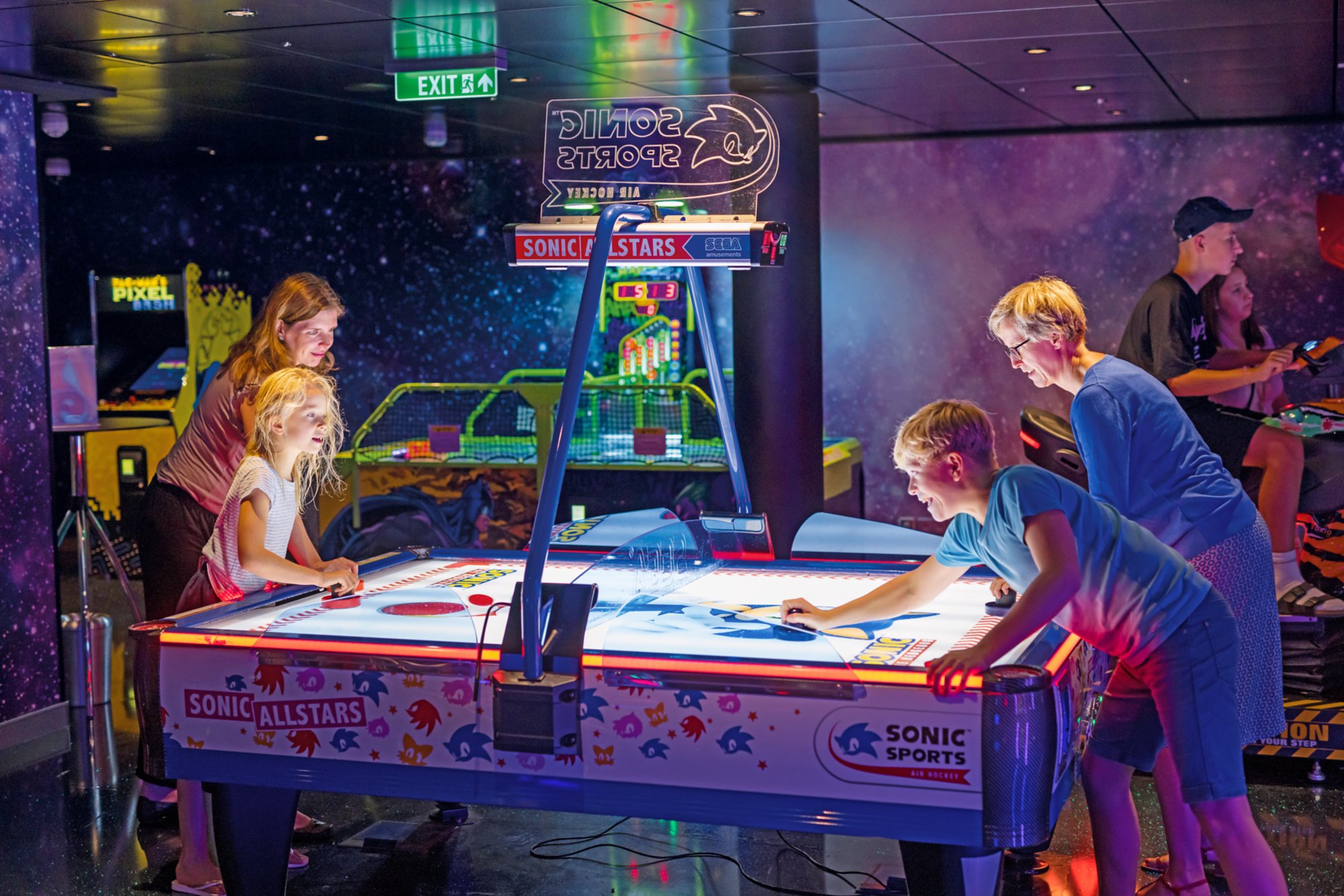 AIDA, AIDAcosma, Reise Mediterrane Schaetze, Seetag, Mittelmeer, Familie, Game Center

Fotograf: Thomas Roetting