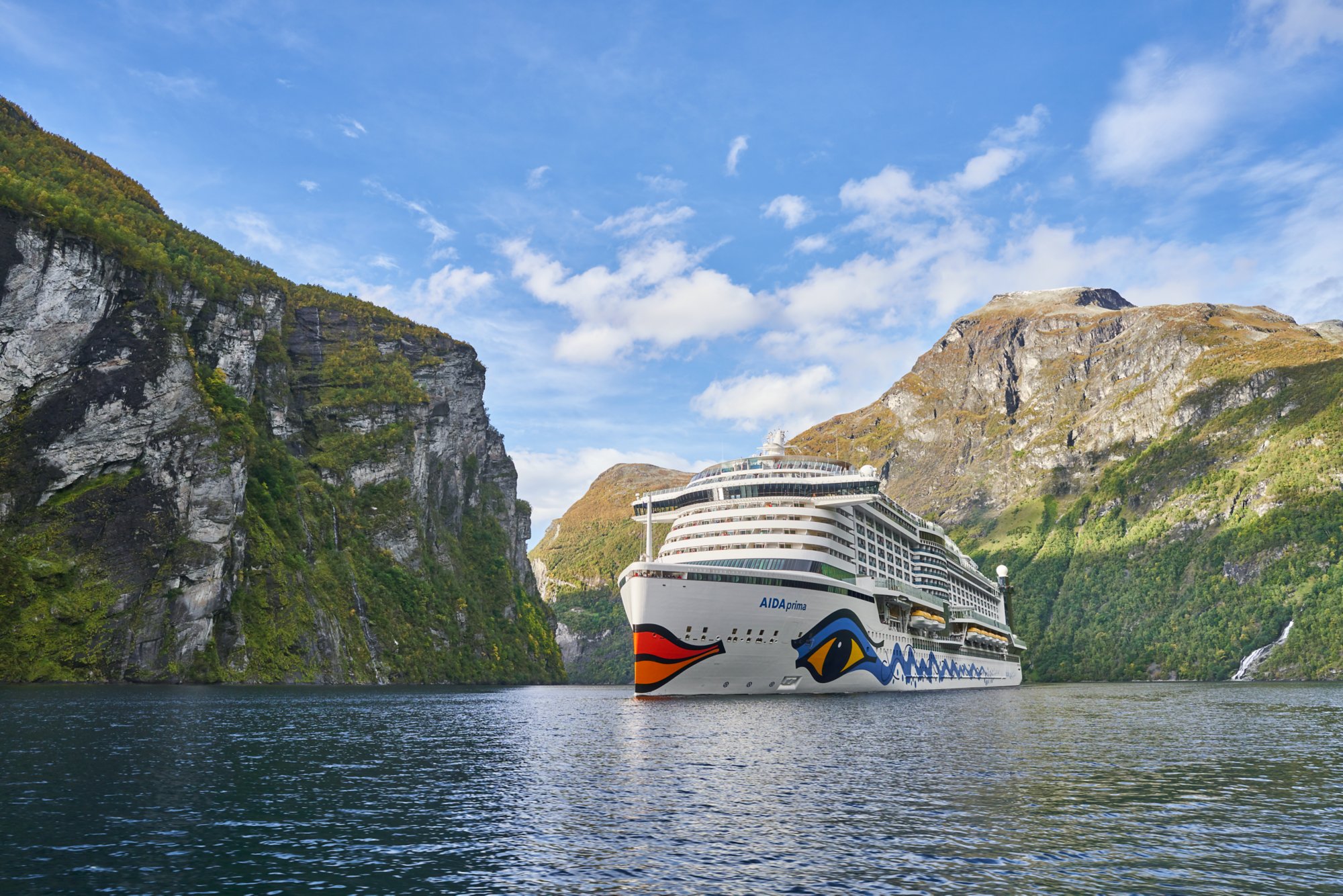Spektakuläre Fjord-Landschaft in Norwegen – Inspiration für die Wahl der idealen Reisedauer und Reisezeit für eine AIDA Kreuzfahrt