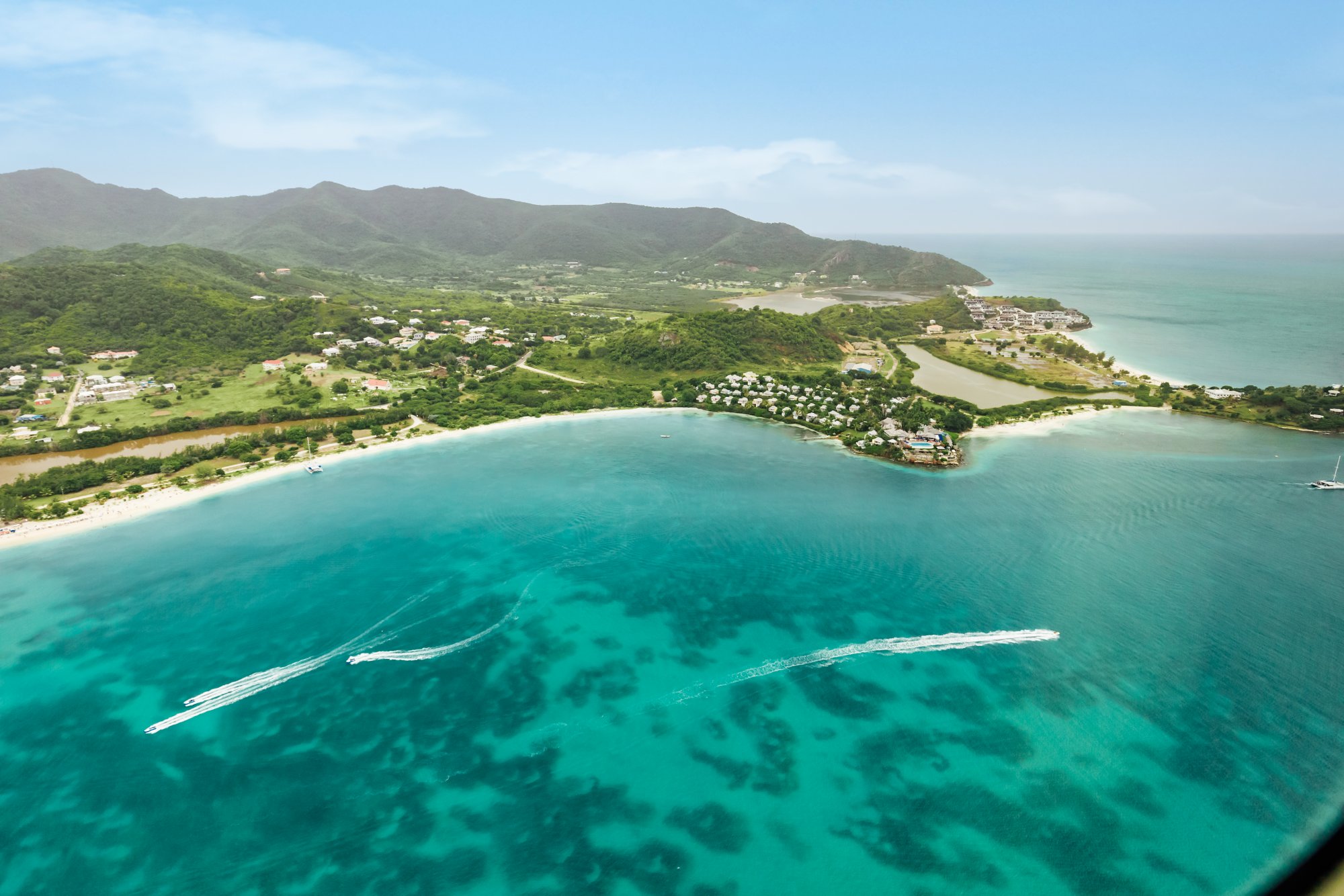 ANT29A Antigua aus der Vogelperspektive, Helikopterflug, St. John’s, Antigua, AIDA, AIDAluna, Karibik, Kreuzschifffahrt

Fotograf: Thomas Roetting