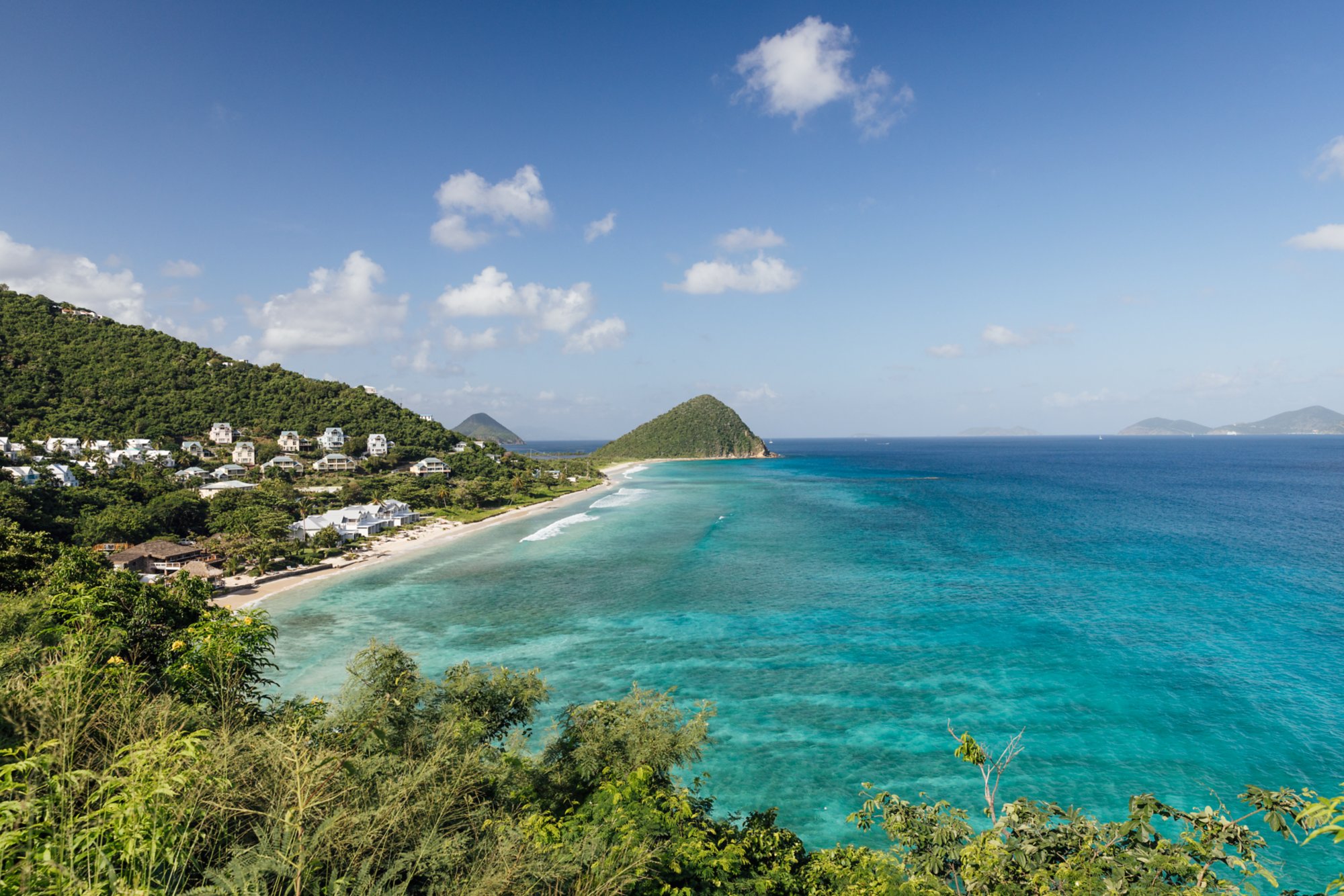 Karibische Bucht mit Strand