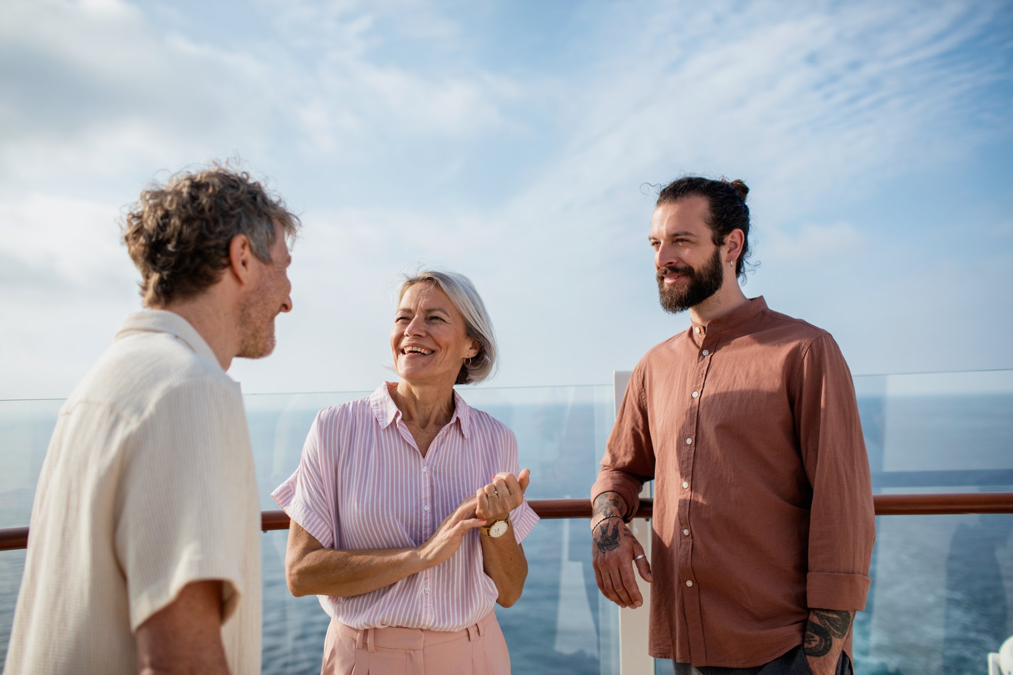 Drei Personen im Gespräcch