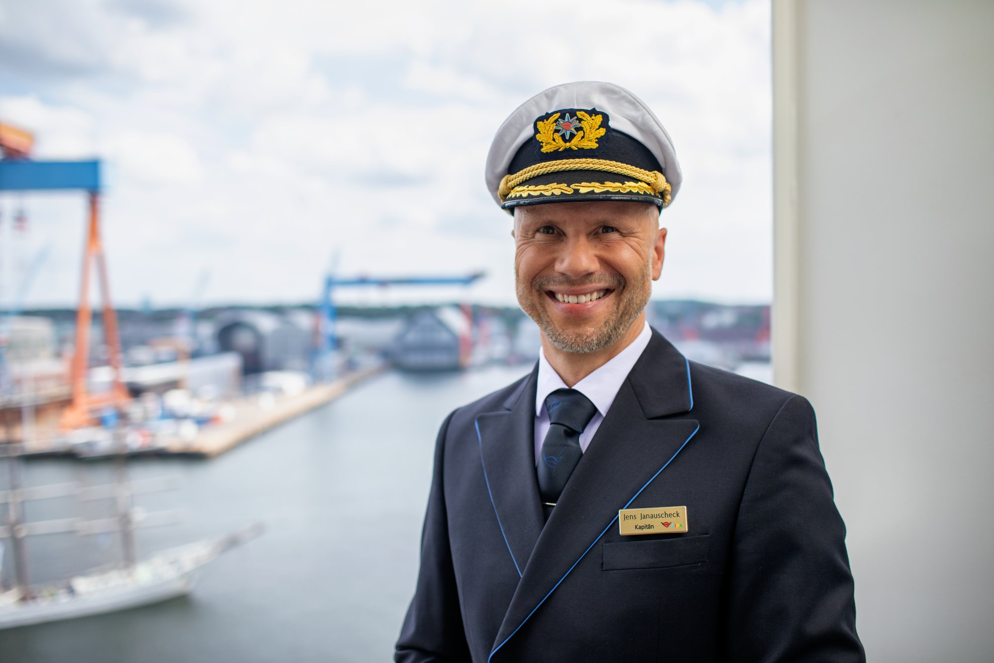 Wer entscheidet, welches Schiff welche Route fährt bzw. welche Häfen angefahren werden?