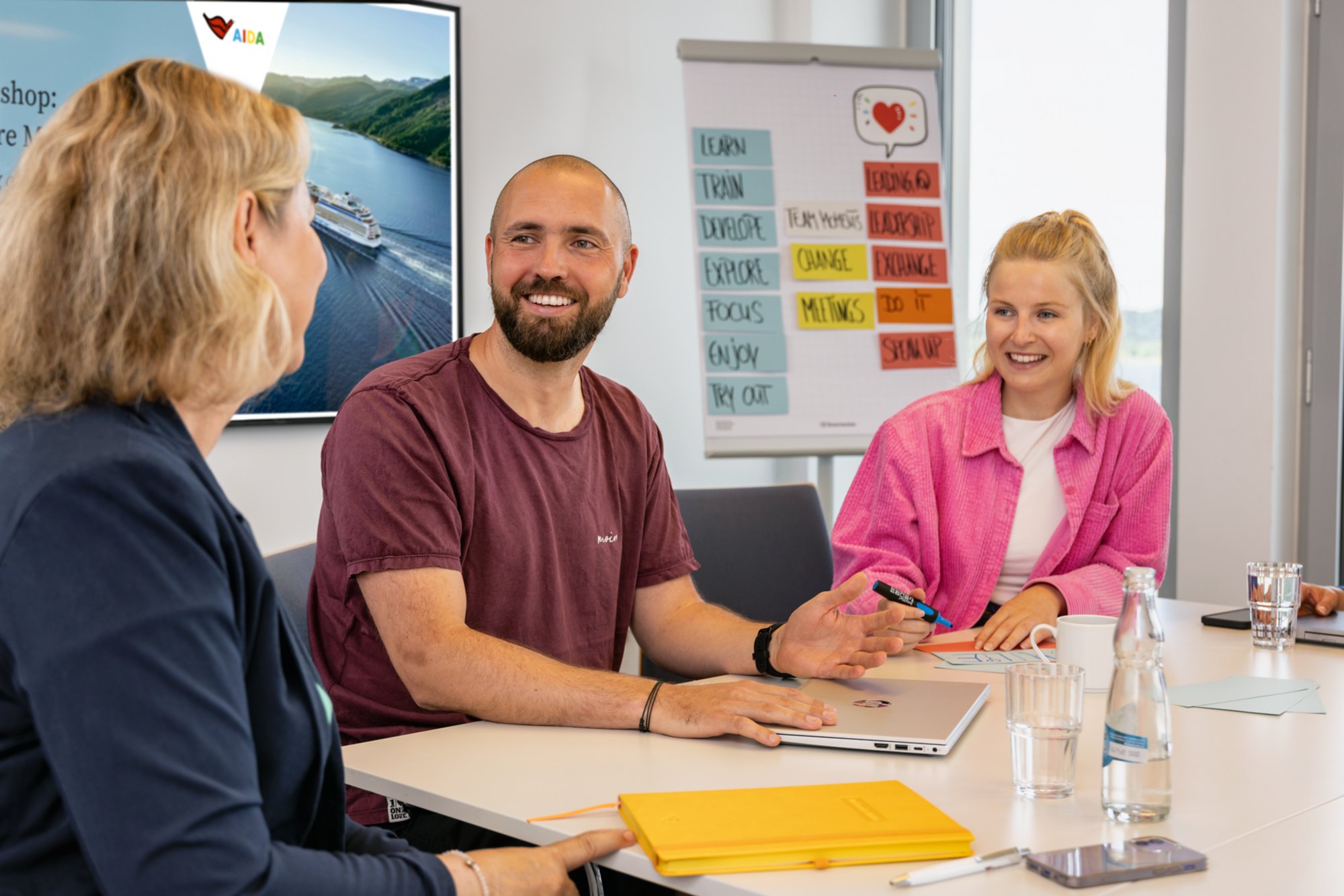 AIDA Mitarbeitende in einem Meeting