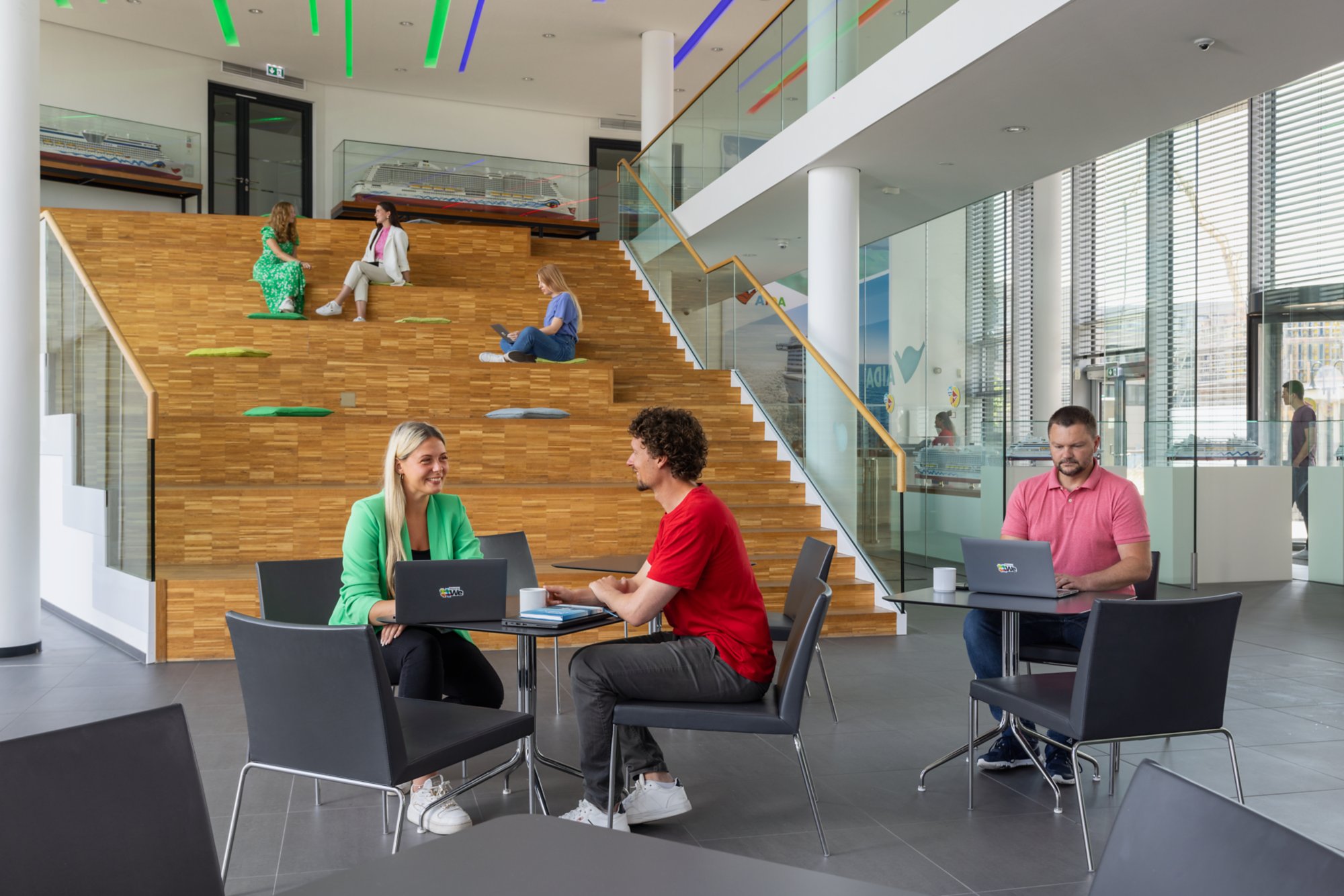 AIDA Mitarbeitende im Theatrium