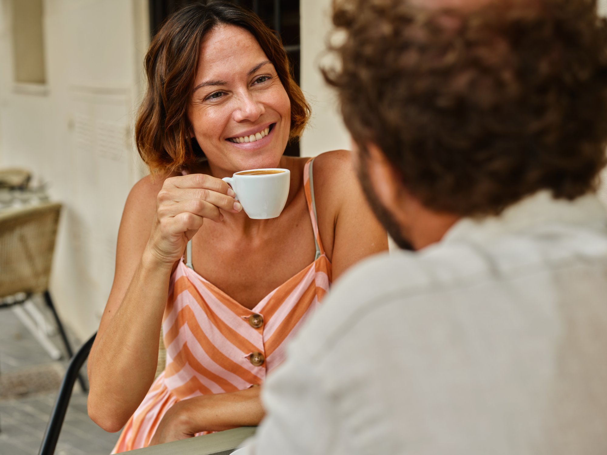 Frau mit Kaffee