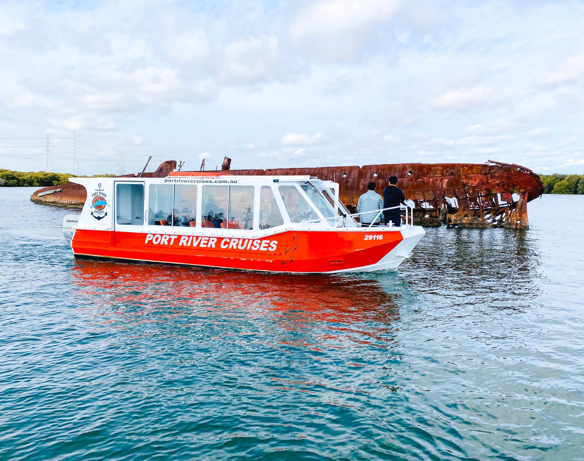 Geisterschiffe & Delfine: Auf Entdeckungstour im Port River
