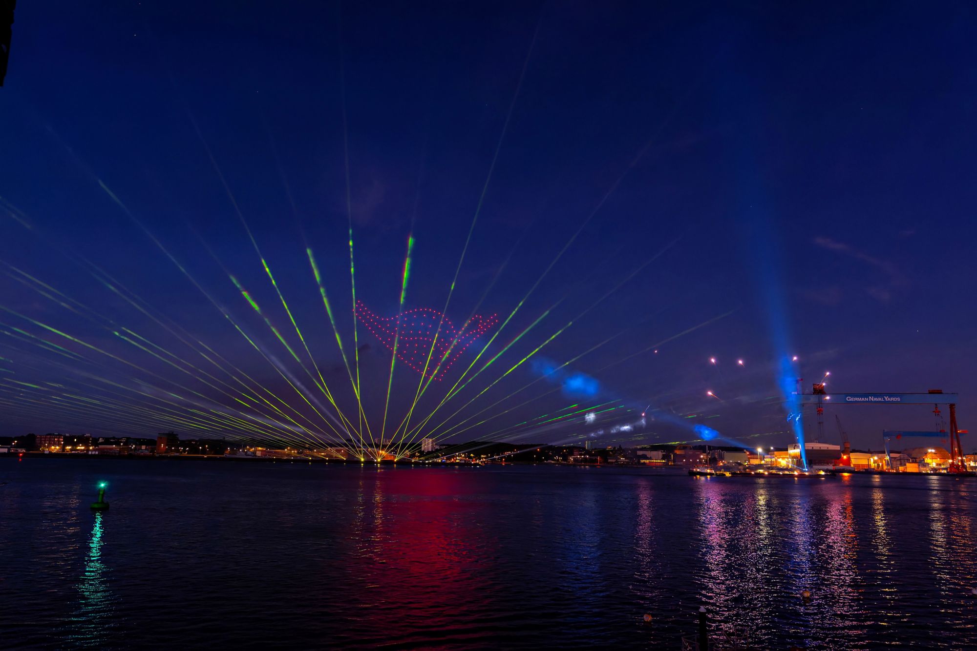 Ein leuchtender Abschied unter Sternen: AIDA Cruises krönt die Kieler Woche 2025