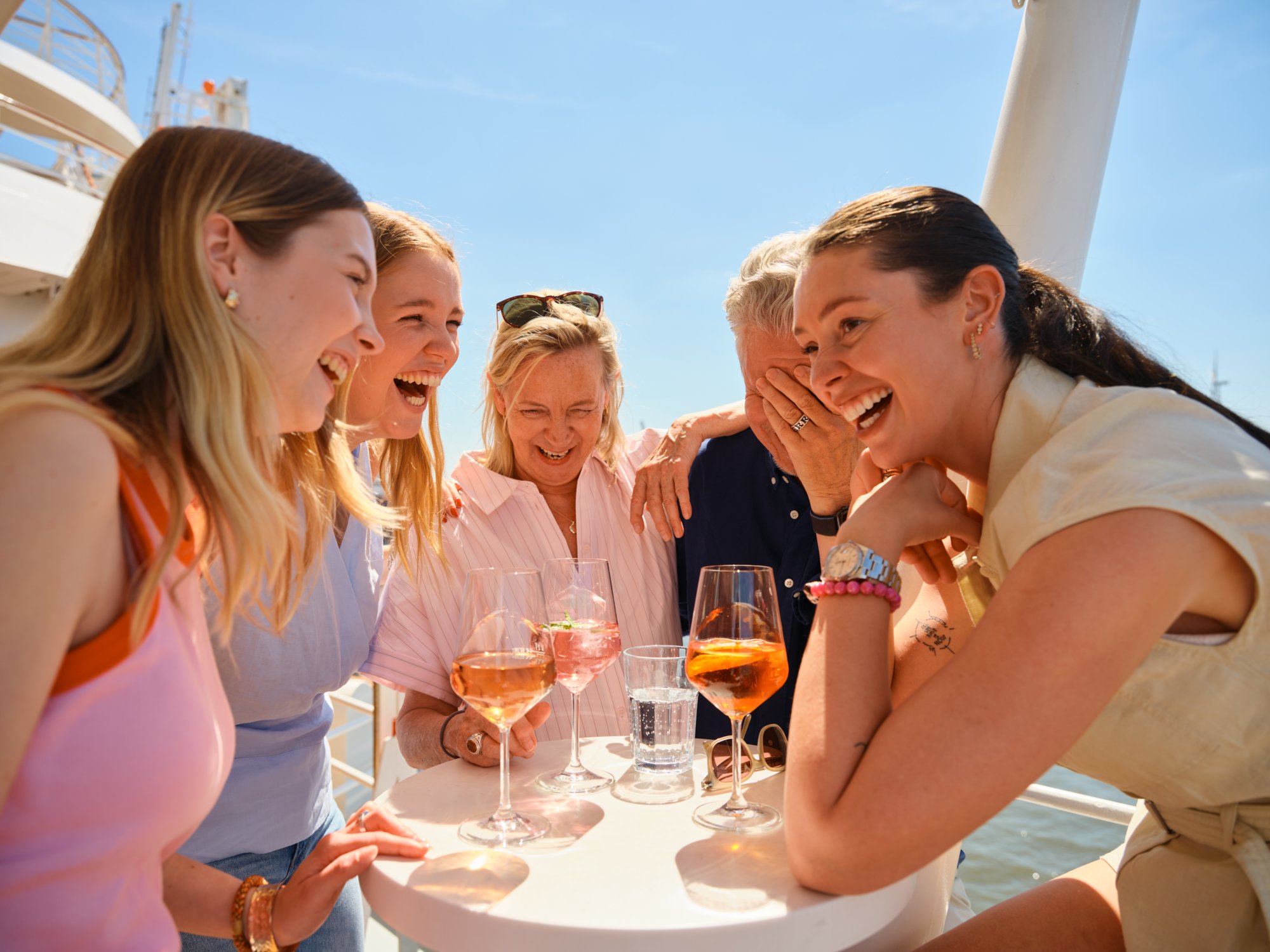 Eine lachende Gruppe Frauen