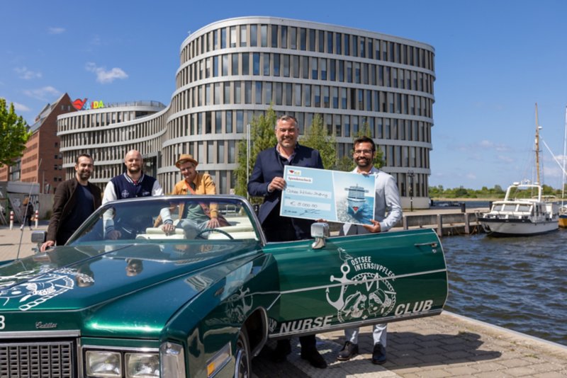 AIDA Cruises überreicht Spende an die Nurse Club Stiftung für besonderes Engagement 
