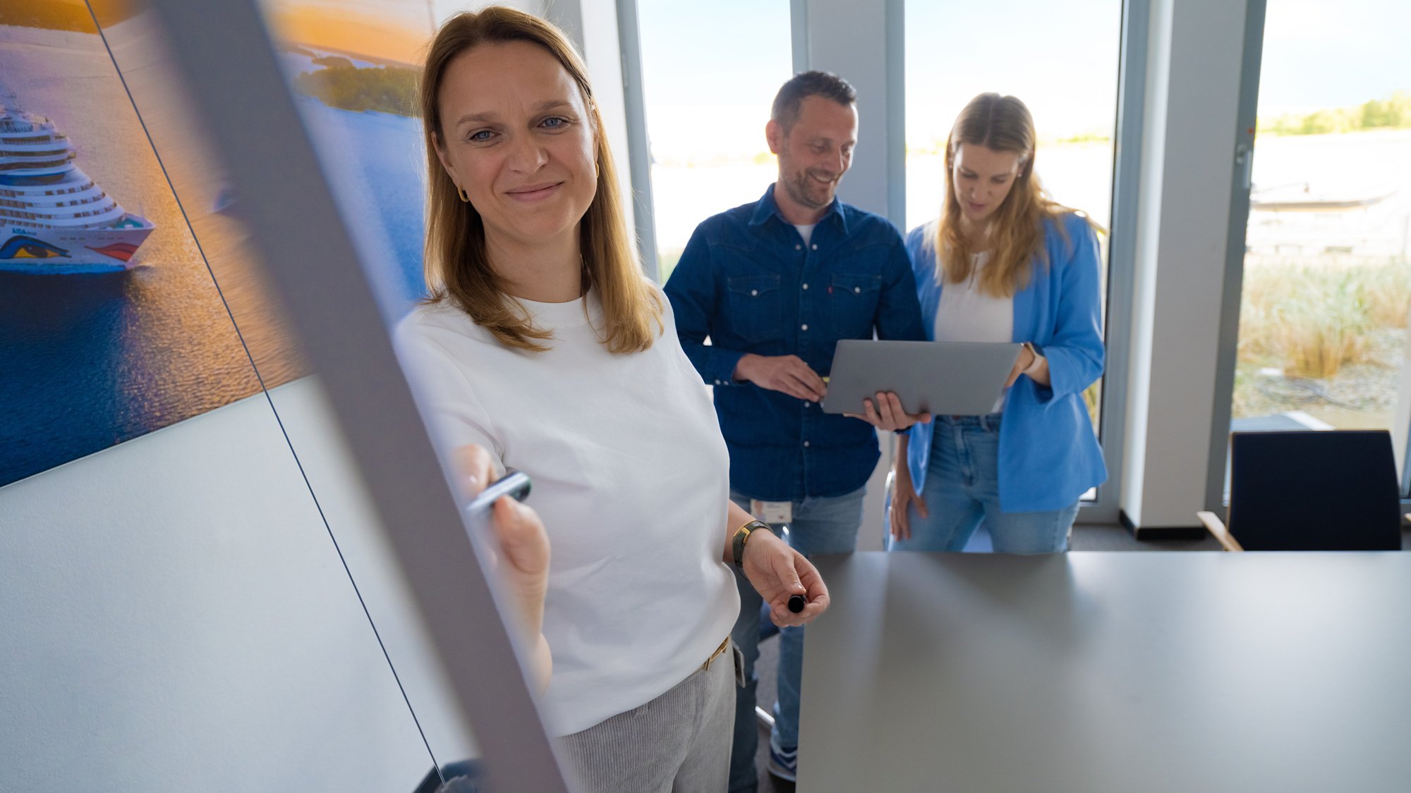 AIDA Mitarbeitende in einem Meeting