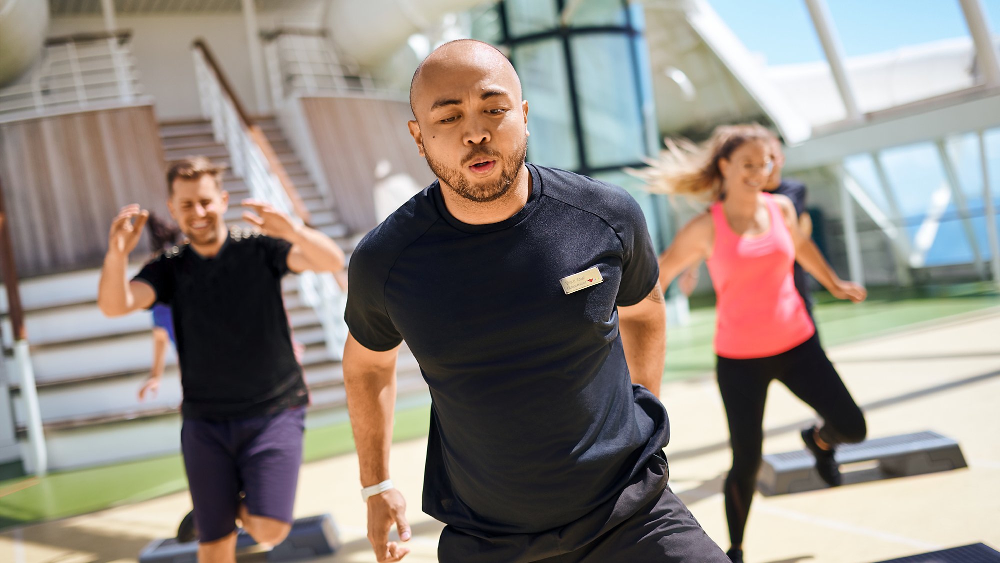 AIDA Fitness Trainer auf dem Sportdeck