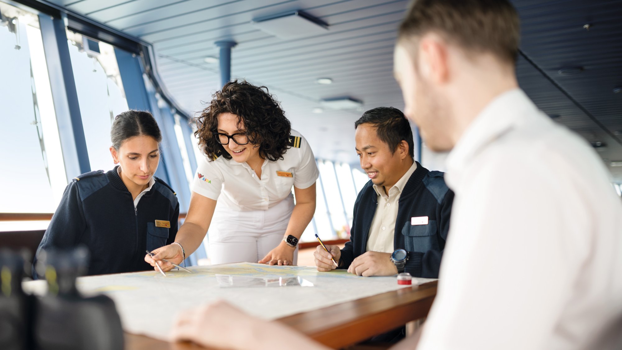 AIDA Crew auf der Brücke