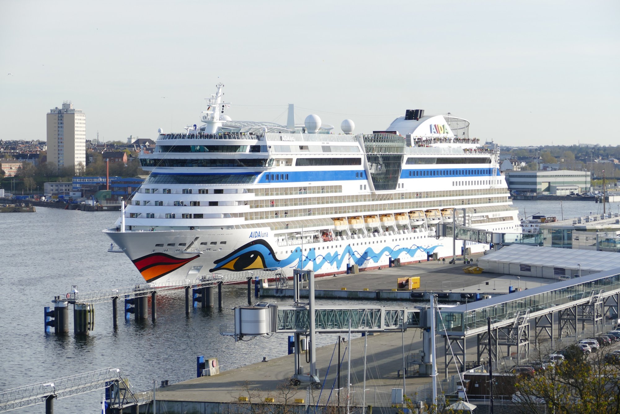 In Kiel startet Kreuzfahrtsaison: Erster Anlauf von AIDAnova am 26. April