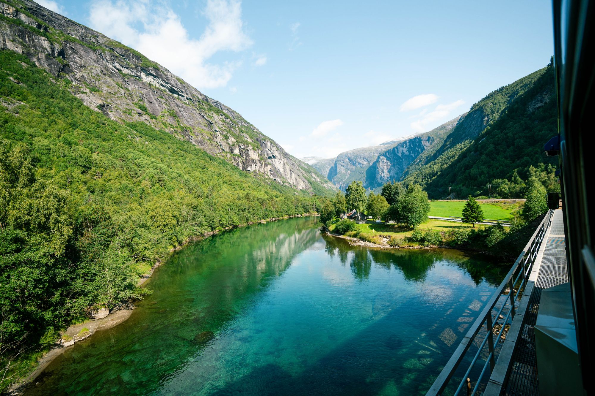 ANDX02_NorwegianTravel_The-Golden-Train-Romsdalen-Norwegian-Travel-2.jpg
