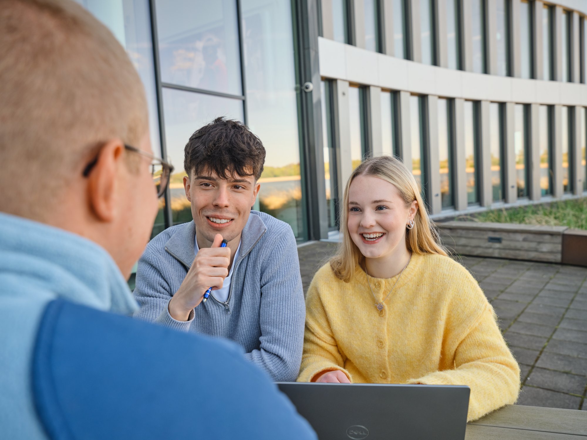 AIDA Studenten in einem Meeting