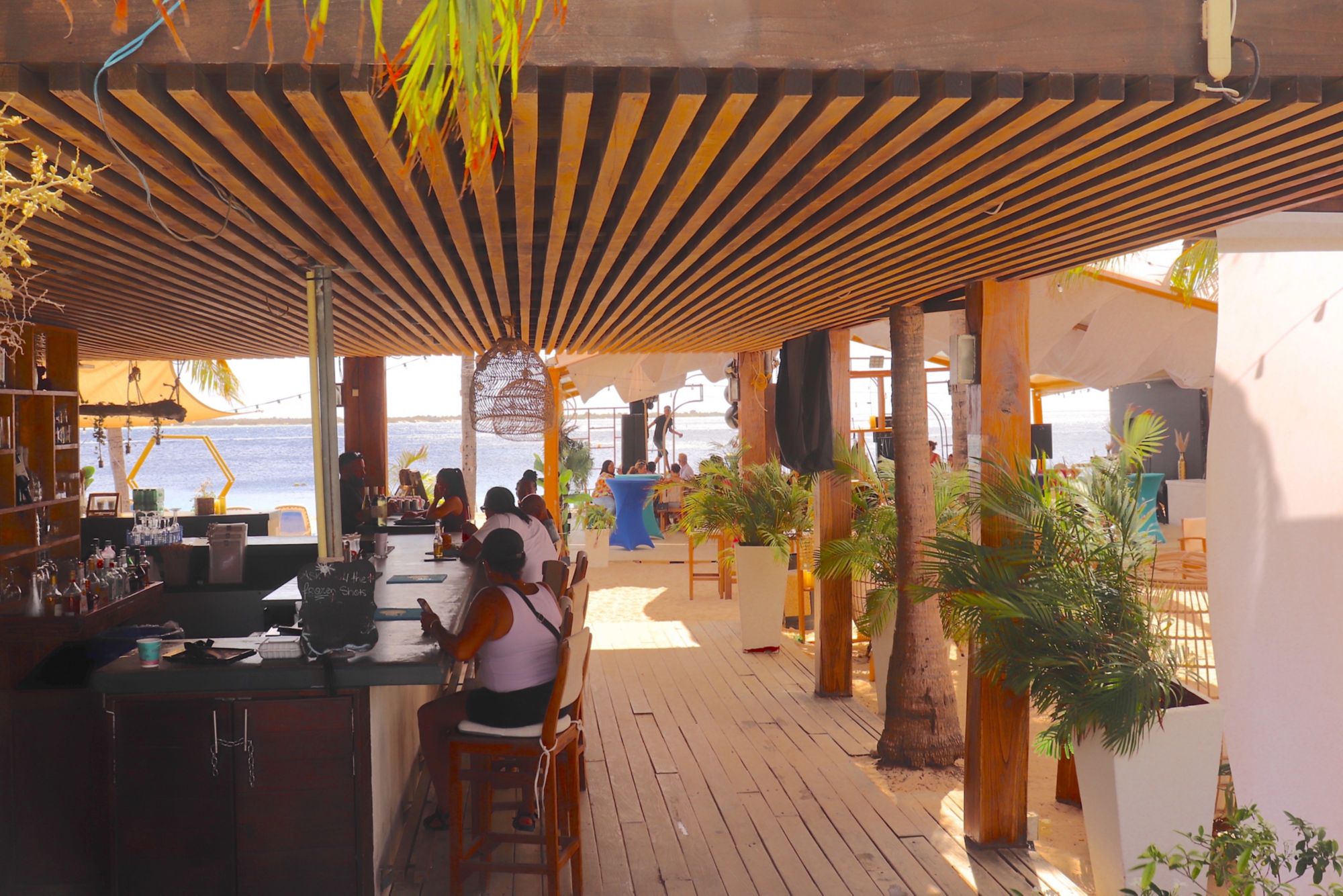 BON11_bar-eden-beach-club-bonaire_002.JPG