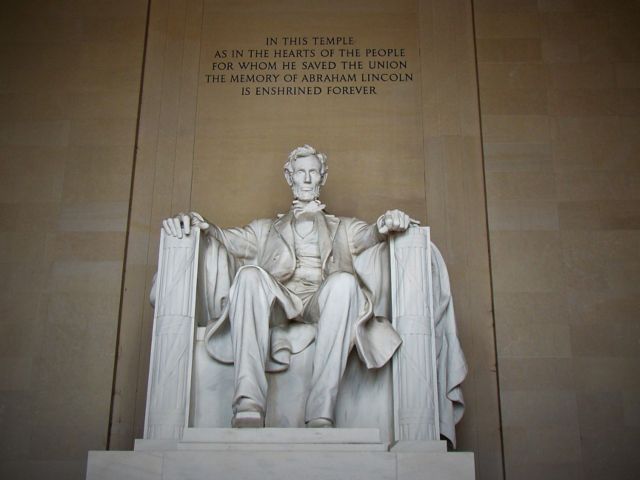 BTM05_BTM07_Lincolnstatue_DNA_2026_quer_003.jpg