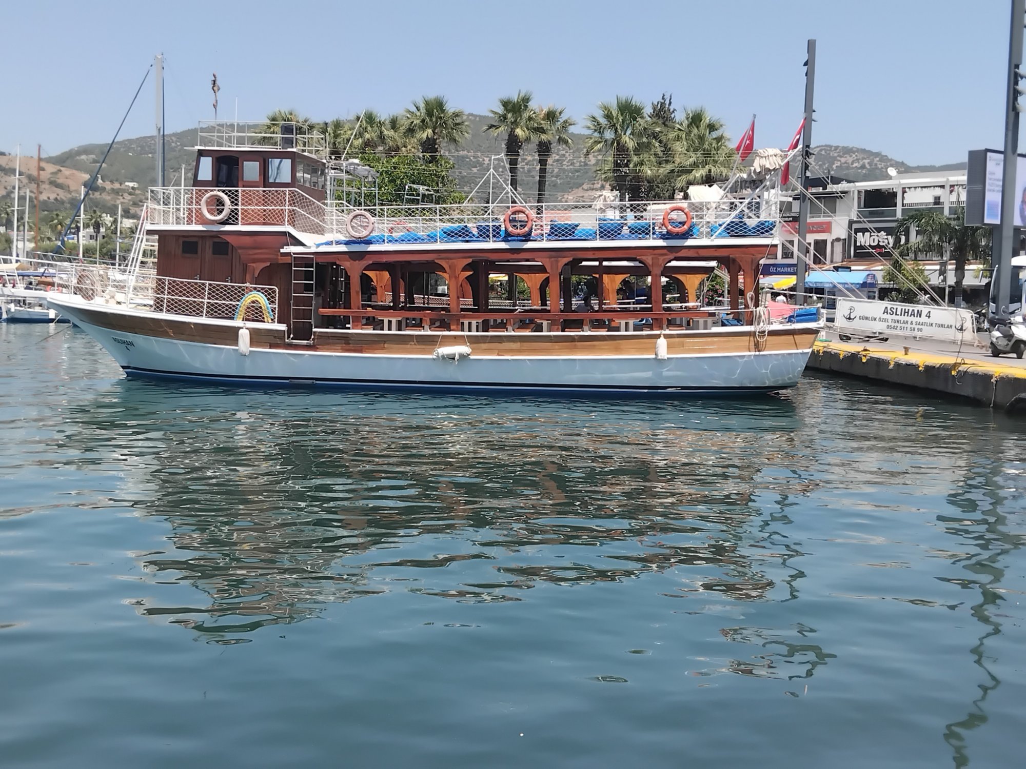 Shuttleboot zum Burg‑ und Stadtzentrum