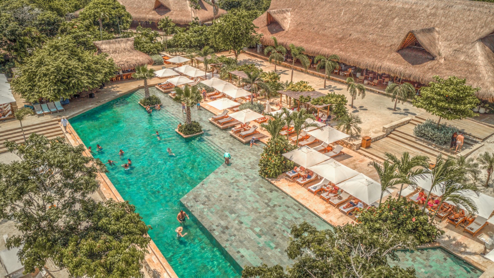 Per Schnellboot zum Makani Beach Club