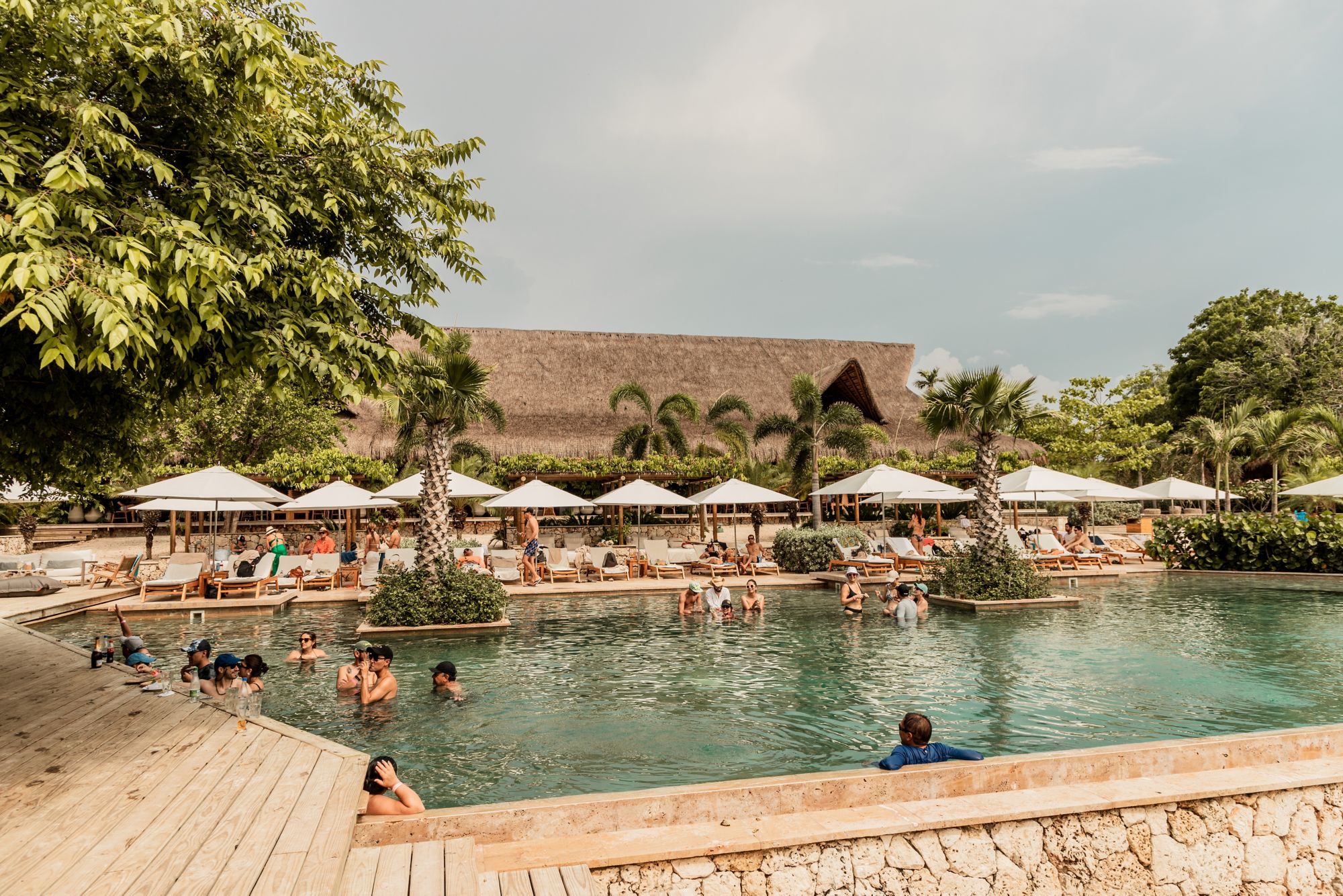 Per Schnellboot zum Makani Beach Club