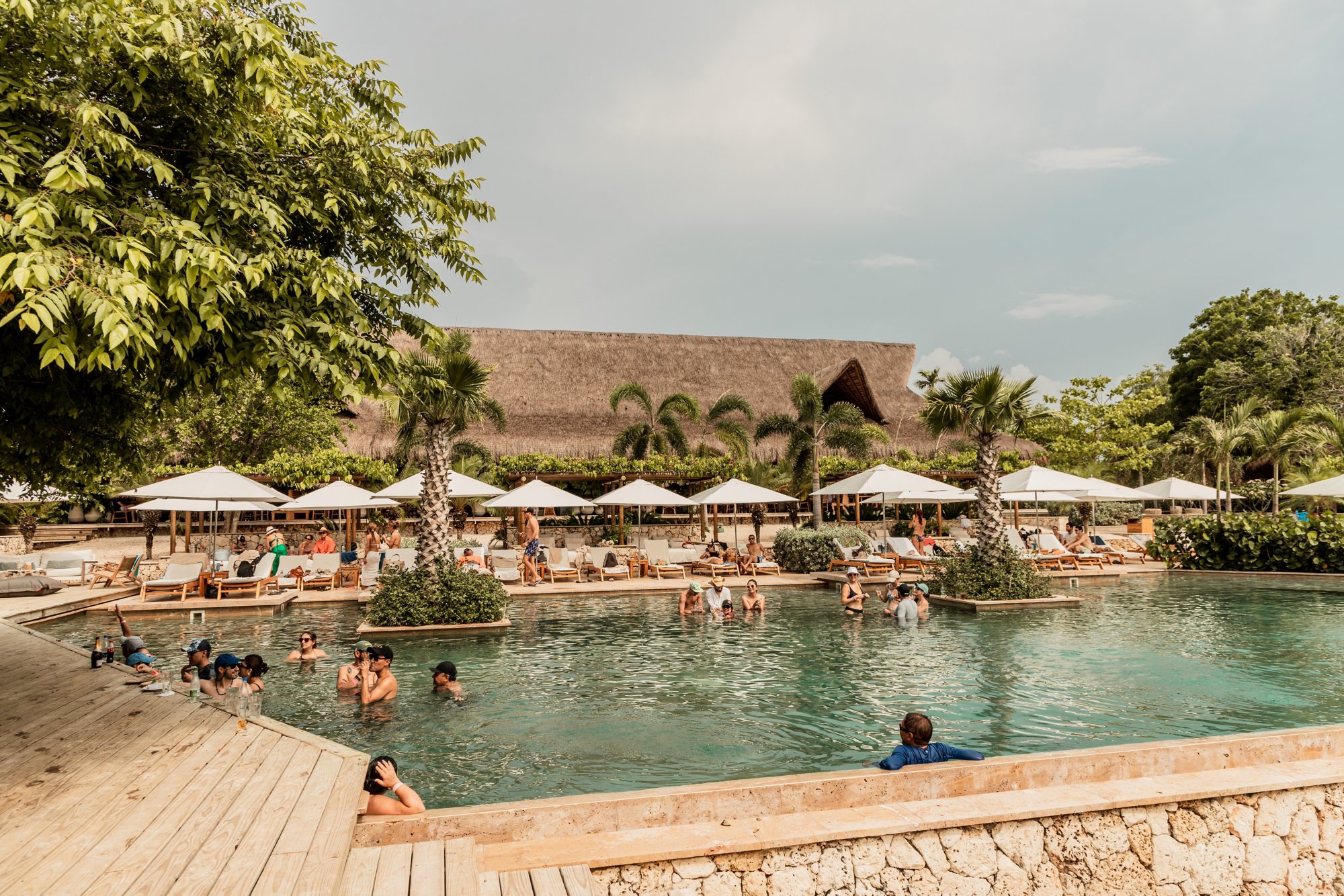 Per Schnellboot zum Makani Beach Club